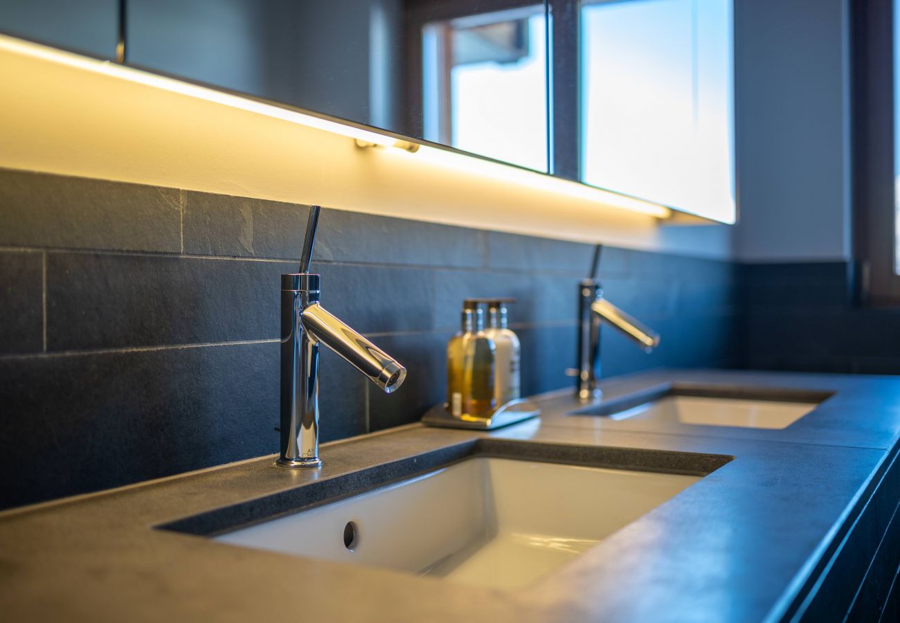 Apartment in Haute-Nendaz - Le Grimpeur, Mer de Glace Spa Access, 50m skilift