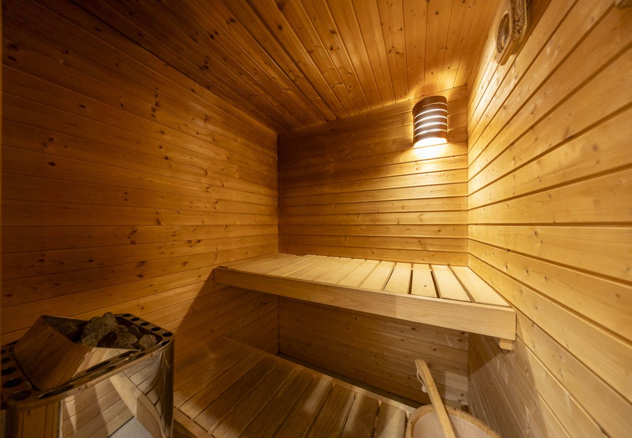 Chalet in Haute-Nendaz - Chalet Nid Blanc wood burning hottub