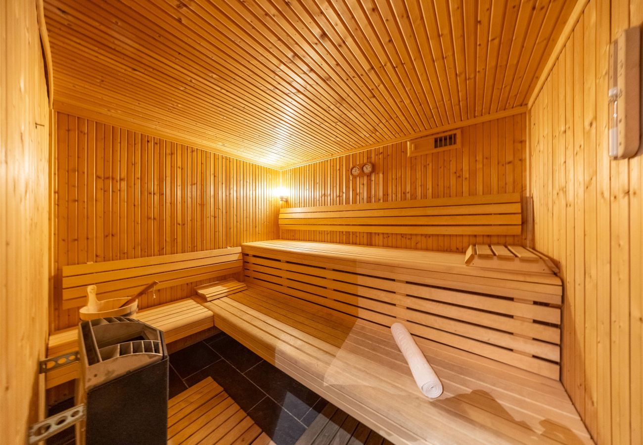 Chalet in Haute-Nendaz - Chalet Enchanteur sauna, jacuzzi, 13pax