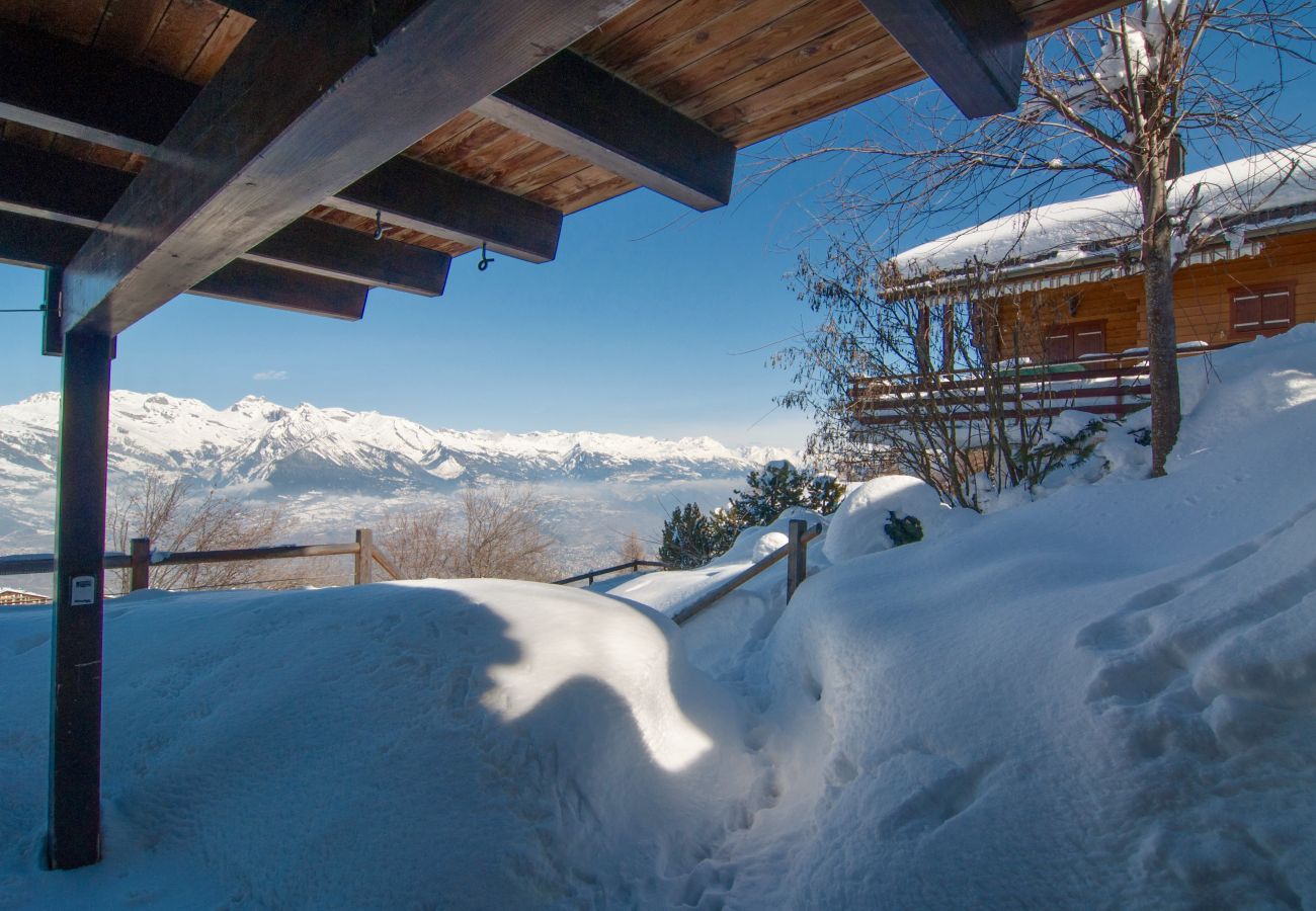 Chalet in Haute-Nendaz - Chalet Lisa, ski-in/out, accessible by car