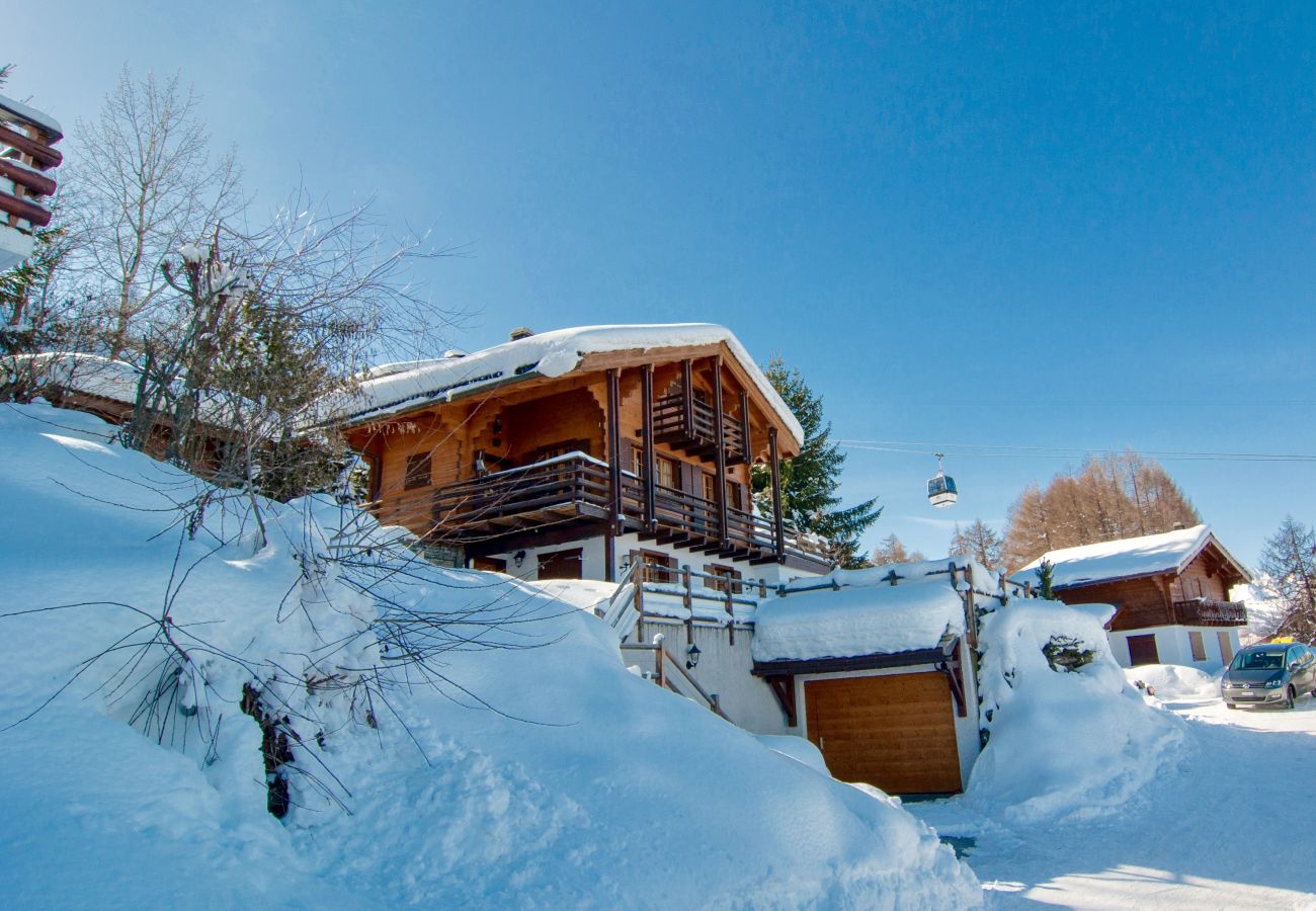 Chalet in Haute-Nendaz - Chalet Lisa, ski-in/out, accessible by car