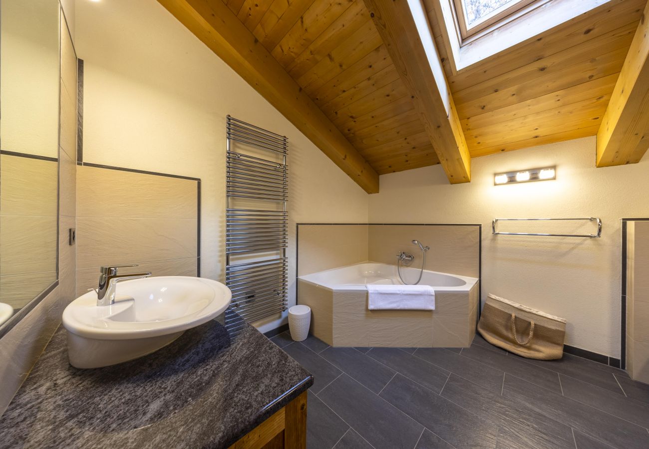 Chalet in Haute-Nendaz - Chalet Chevalier, gym, hot tub, sauna