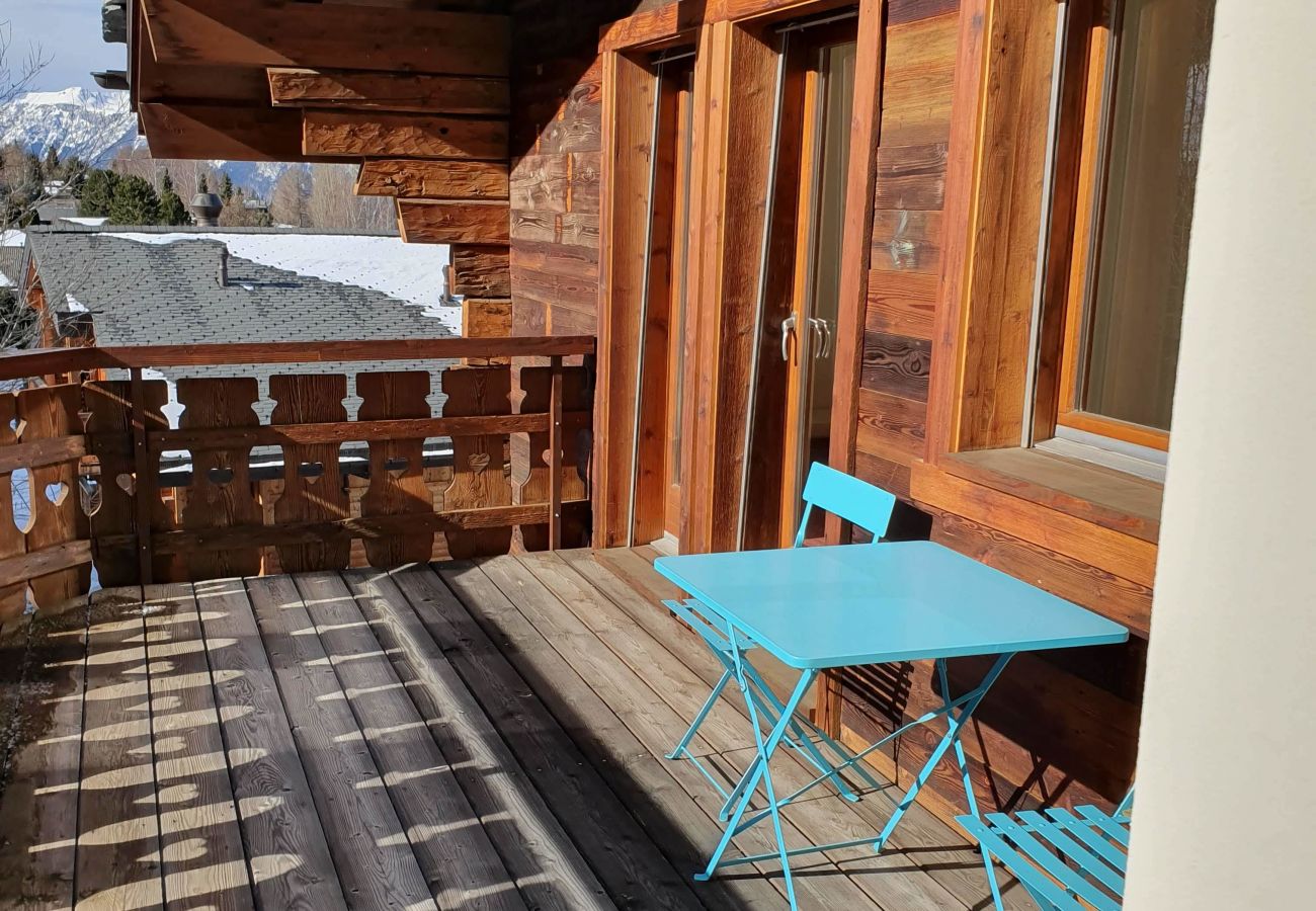 Appartement à louer à Nendaz idéale pour famille très bonne situation. Balcons avant et arrière. 